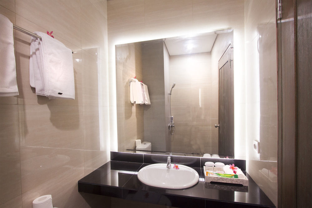 Zen Rooms Seminyak Kayu Jati ภายนอก รูปภาพ