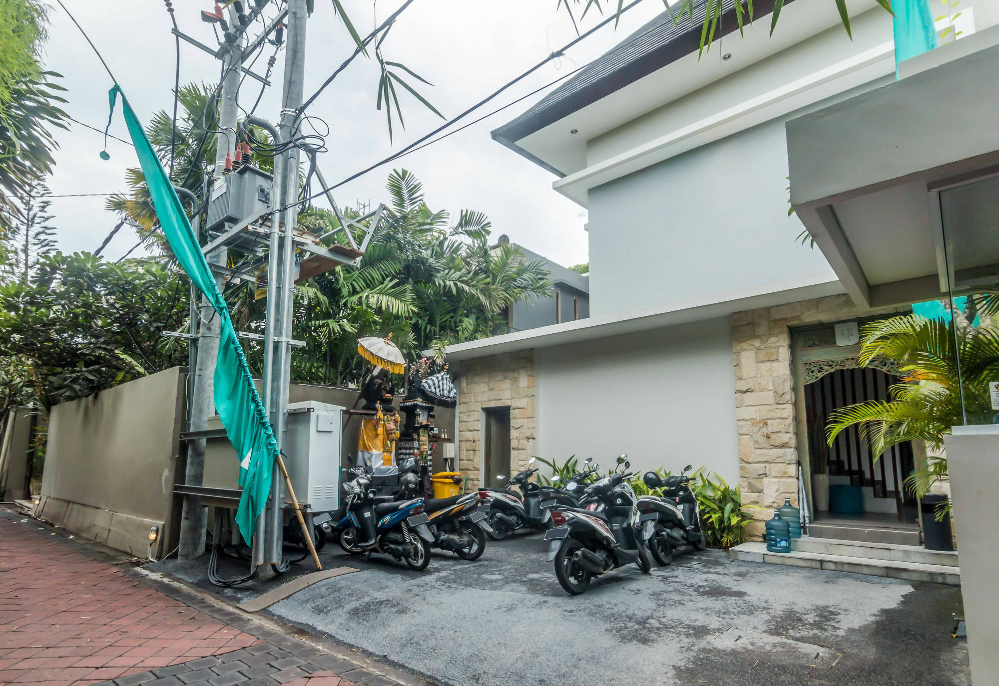 Zen Rooms Seminyak Kayu Jati ภายนอก รูปภาพ